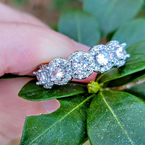 Cold As Ice Diamond Clear Crystal 925 Silver Round Diamond Halo Wedding Ring - Picture 6 of 16